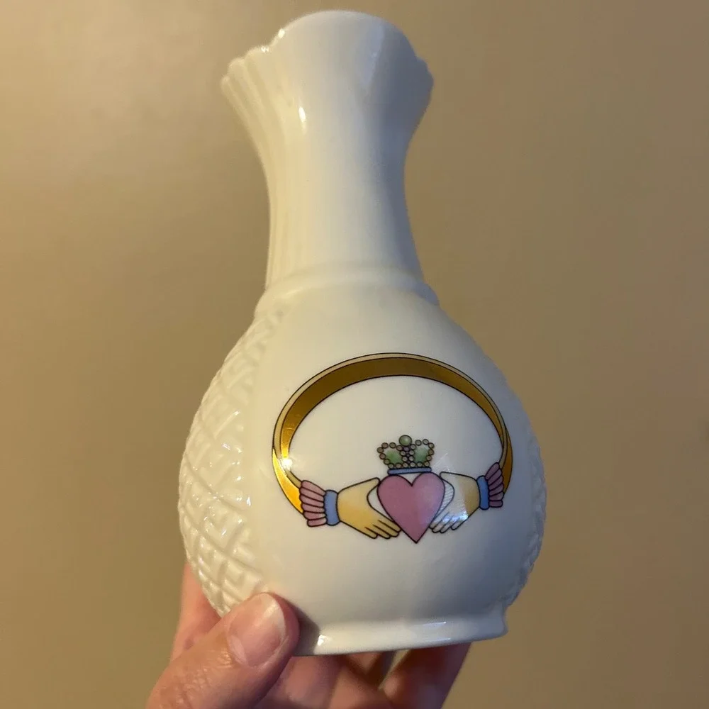 Vintage Wedding Vase Irish Claddagh Symbol Love Heart Donegal Parian China Vase